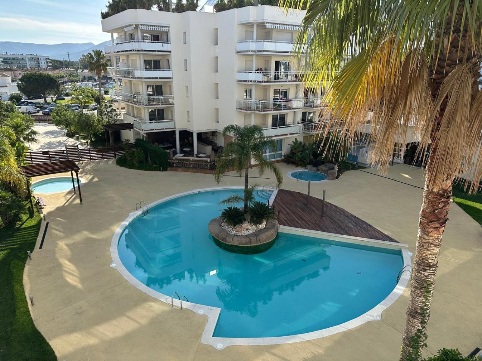 Bonito Piso En Roses Con Piscina Y Parking Av-66 Apartment Exterior photo